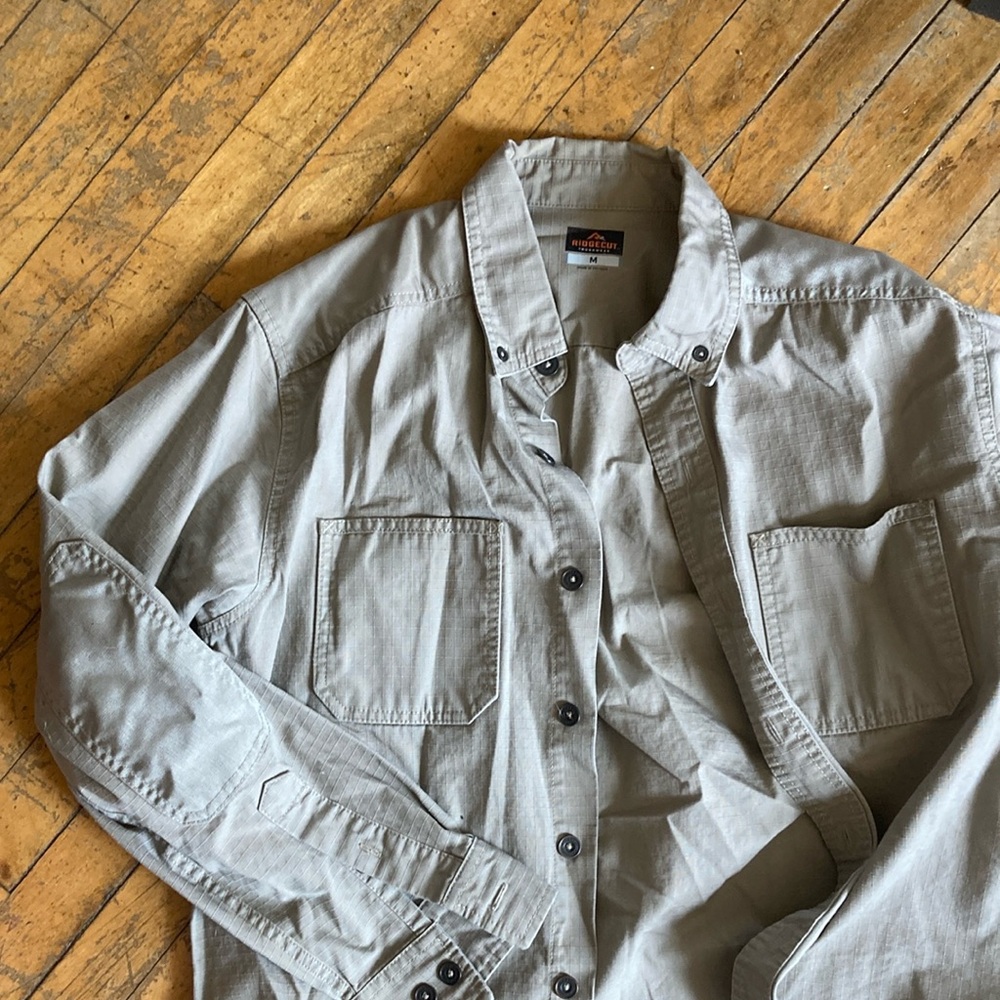 Men's Gray Button-Up Shirt